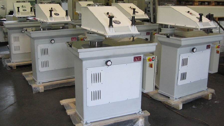 Swing-arm cutting presses - Lengőfejes kivágógépek C106.8