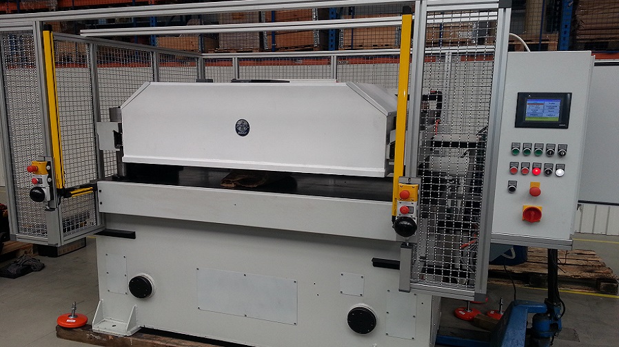 GM6000 Receding head press - Heating plate cutting - GM6000 Mozgóhidas kivágógép